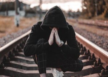 Beyond the Billions: Emma Navarro’s True Net Worth – A Journey of Grit, Green, and Identity