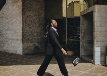 From the Salon Chair to a $500 Million Empire: A Financial Deconstruction of Carolyn Aronson’s Net Worth