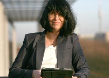 The Saghian Equation: A Strategic Deconstruction of Fashion Nova’s Billion-Dollar Founder